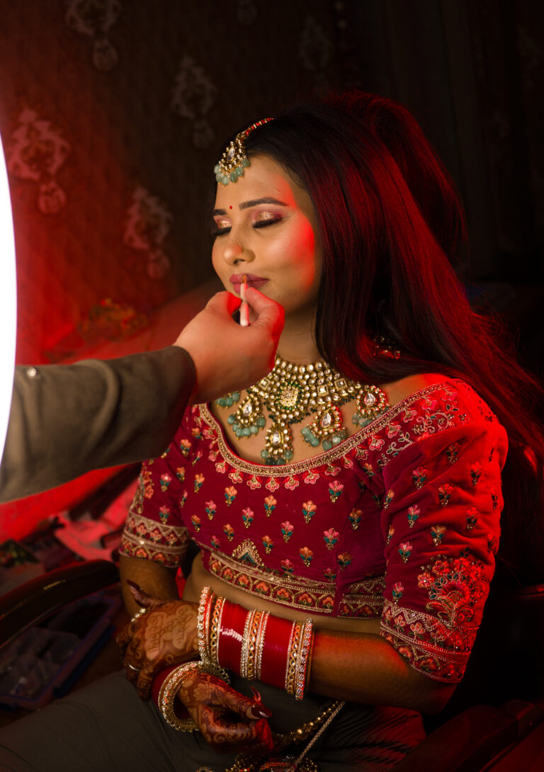 Services indian bride traditional dress on her wedding day